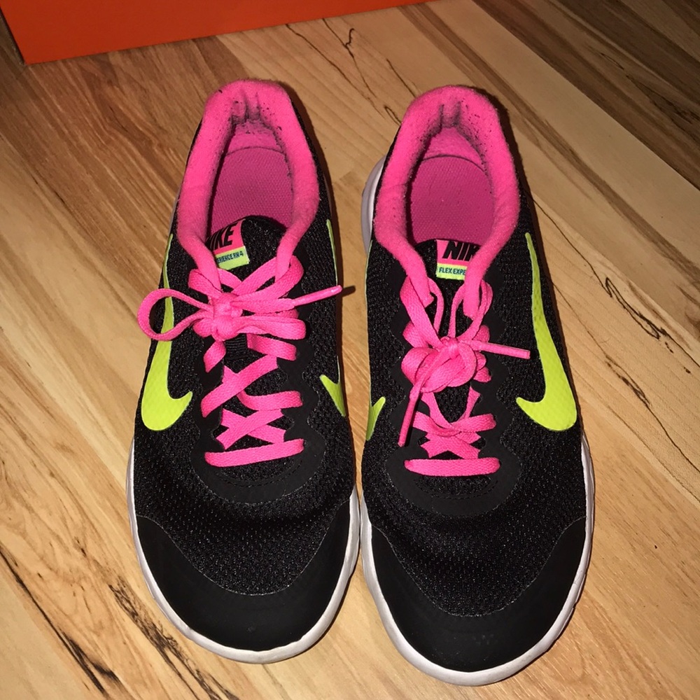 Nike Flex Experience shoes